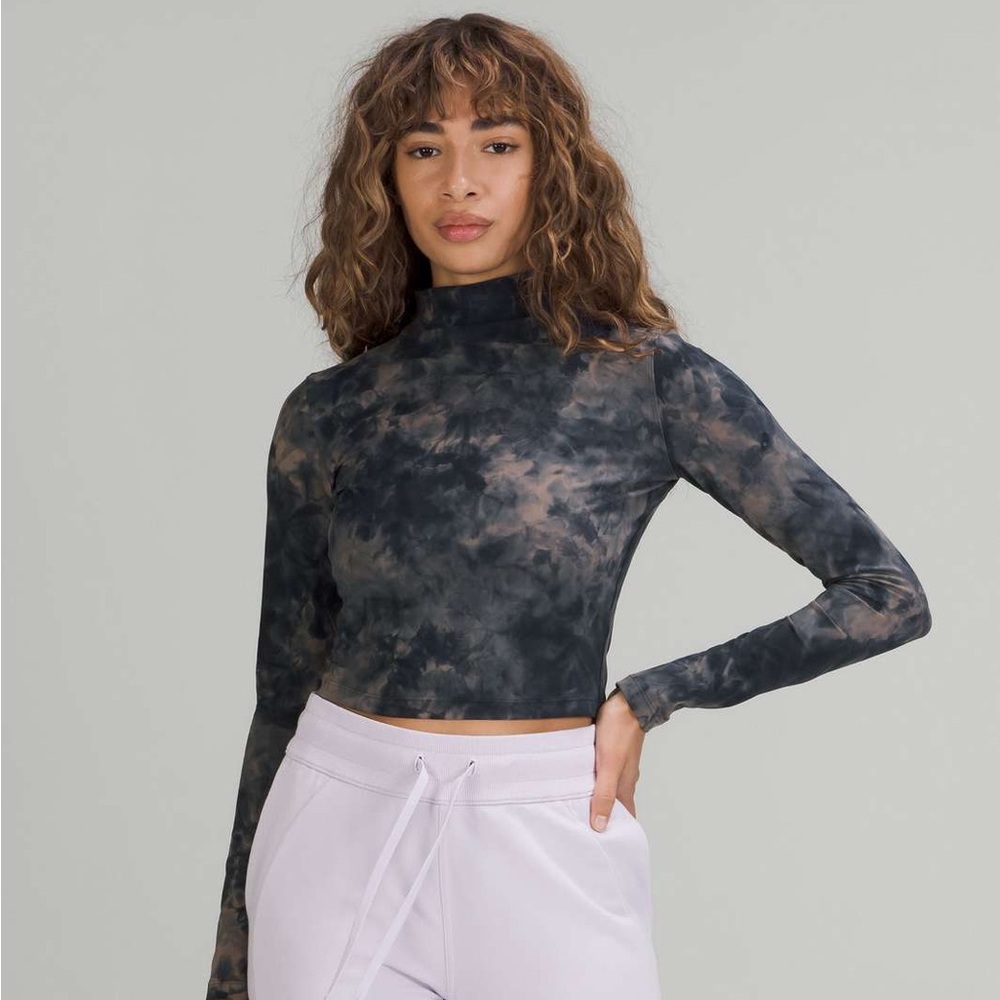 Lululemon purple/blue patterned high neck long sleeve cropped top, size 4!